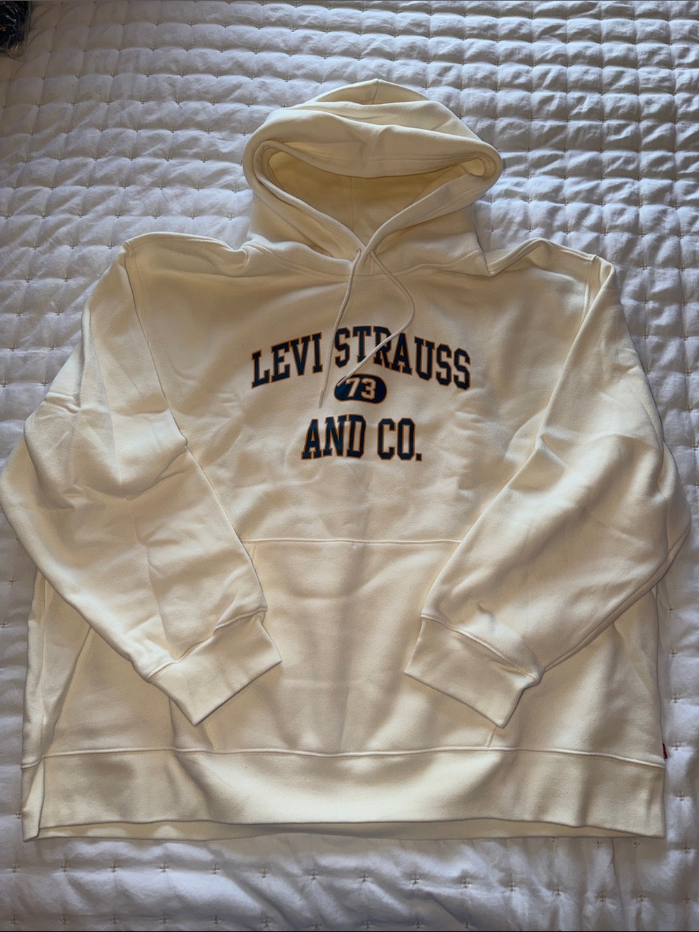 Levi's Cream Pullover Hoodie with Navy Logo